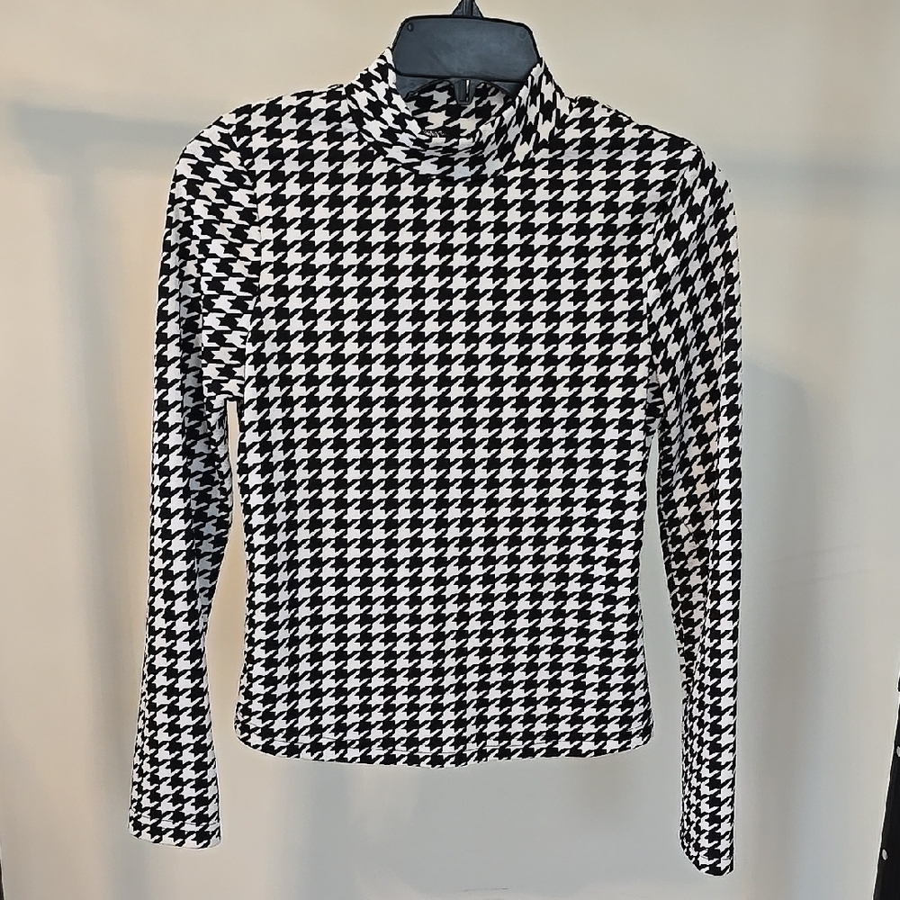 Chic Houndstooth Turtleneck Top